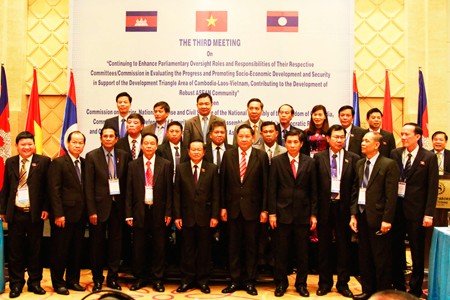 Intensifier la coopération économique Vietnam-Cambodge-Laos - ảnh 1